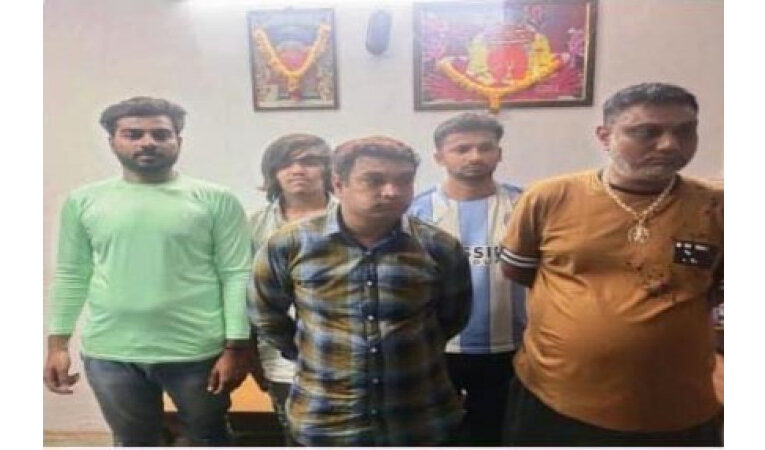 જેતપુરમાં ચાલતી જુગાર-કલબમાં દરોડો: ત્રણ મહીલા સહીત આઠ શખ્સો ઝડપાયા.