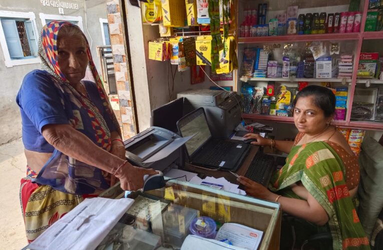 ગોંડલ તાલુકાના મેતા ખંભાળિયાના વૈશાલીબહેન ગઢીયાએ ‘શ્રીગાઢેશ્રી સખી મંડળ’ થકી રૂ. ૧ લાખની લોન મેળવી બિઝનસ વુમન બન્યા.