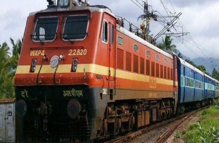 ભારતીય રેલવેમાં સીનીયર સીટીઝનોના કન્સેશન રદ; સાંસદો-નેતાઓના ‘જલ્સા’ યથાવત:સાંસદો વતી ટીકીટ કન્સેશન પેટે રૂા. ૬૨ કરોડ ચૂકવ્યા.