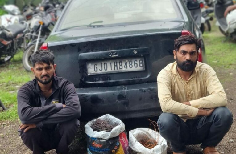 ગોંડલમાં ચોરાઉ વાયર માંથી કોપર કાઢી વેચવા આવેલા બે શખ્સો ઝડપાયા.