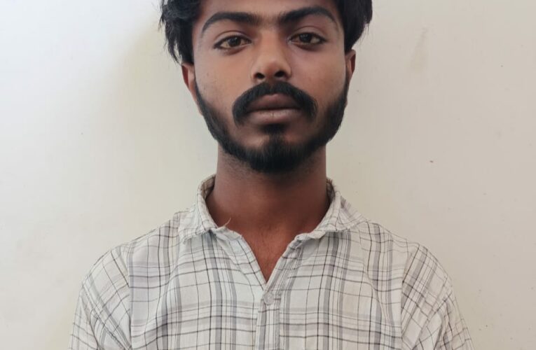 ગોંડલ શહેરના ભગવતપરા વિસ્તારમાં રહેતો અલ્પેશ ઉર્ફે અપ્પુ રાઠોડને સુરત લાજપોર જેલ ખાતે ધકેલતી ગોંડલ સિટી પોલીસ.