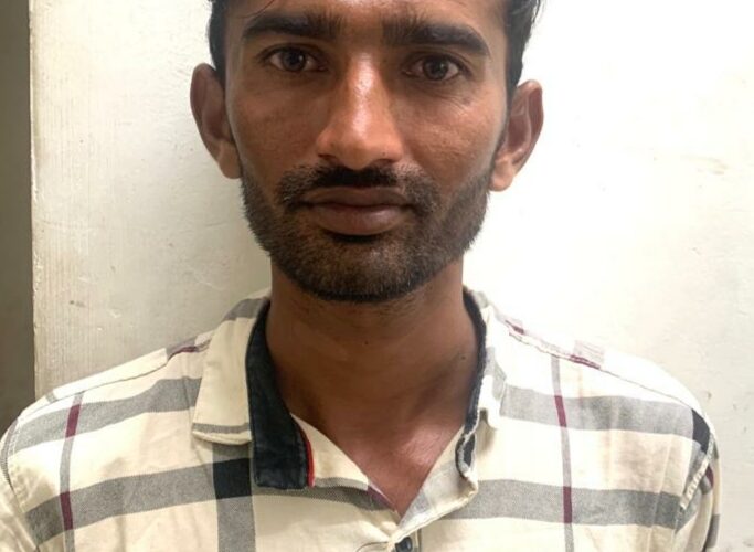 ગોંડલ સીટી પોલીસ સ્ટેશનના પ્રોહીબીશનના ગુનામાં છેલ્લા દોઢ વર્ષથી નાશતો ફરતો આરોપીને પકડી પાડતી રાજકોટ રૂરલ ક્રાઇમ બ્રાંચ.