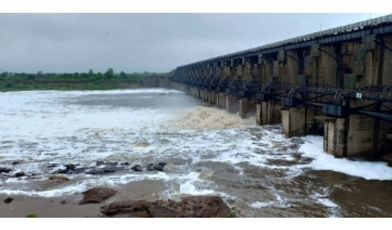 રાજકોટ જિલ્લા ના ધોરાજી તાલુકાના ભૂખી પાસે આવેલ ભાદર-2  ડેમ આજે થઇ શકે છે ઓવરફ્લો, આજૂ-બાજૂના ગામડાઓને કરાયા એલર્ટ.