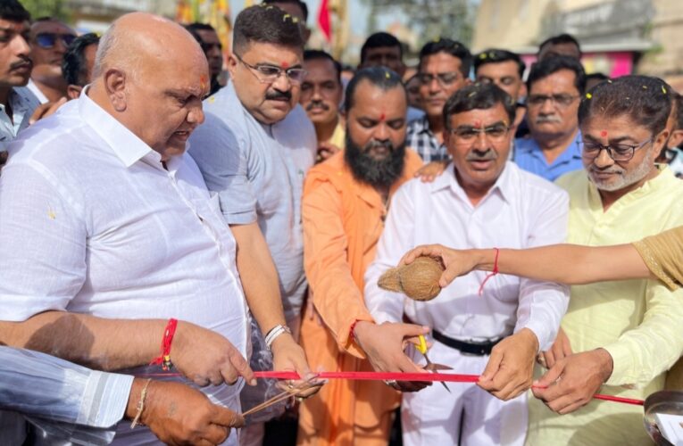 ઓસમ્ ડુંગરને પર્યટન સ્થળ તરીકે વિકસાવવા સરકાર પ્રયત્નશીલ -રાજ્યમંત્રી શ્રી અરવિંદભાઈ રૈયાણી:    પાટણવાવ પર્વત તળેટીમાં પરંપરાગત લોકમેળો ખુલ્લો મૂકતાં રાજ્યમંત્રીશ્રી.