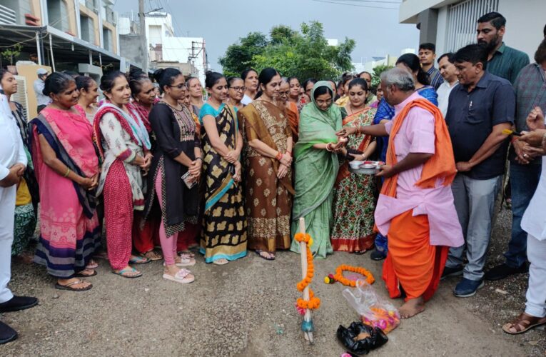 ગોંડલ માં વિકાસ ના કામો ને મંજૂરી મળી શહેર ના 11 વોર્ડ માં 5 કરોડ ના નવા મંજુર થયેલા રોડ નું 11 દિવસ સુધી અલગ અલગ વોર્ડ માં ખાતમુહૂર્ત કરવામાં આવશે.