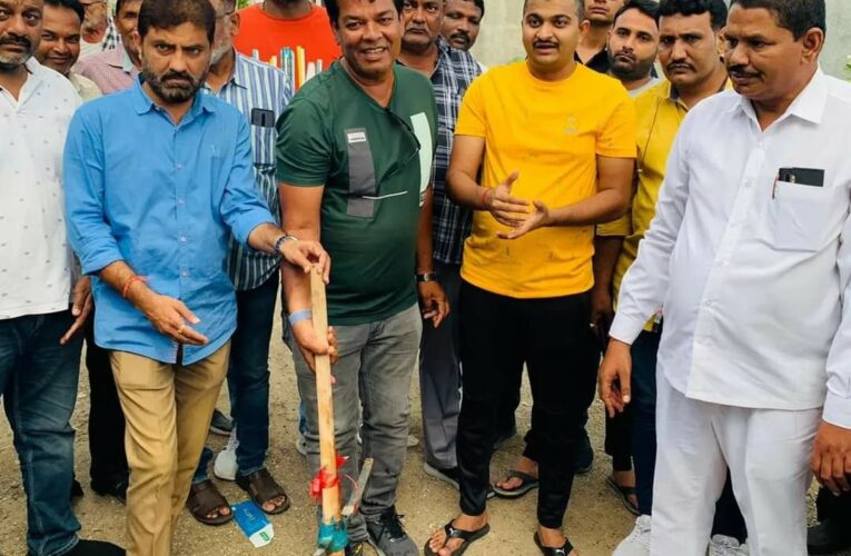 ગોંડલ નગરપાલિકાના વોર્ડ નં ૩ માં ૯૫ લાખના ખર્ચે રોડના કામોનું ૭૩વિધાનસભા યુવા અગ્રણી જ્યોતિરાદિત્યસિંહ જાડેજાના વરદ હસ્તે ખાતમુહૂર્ત કરવામાં આવ્યું.