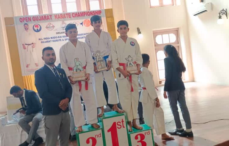 રાજ્ય કક્ષાની કરાટે સ્પર્ધામાં વંદના કરાટે એકેડમીના વિદ્યાર્થીઓએ જીત હાસિલ કરી.