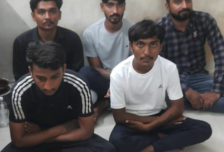 મારૂતિનગર સોસાયટીમાં મોટરસાઇકલ સળગાવવાના ગુનામાં પાંચ આરોપીને પકડી પાડયાં.