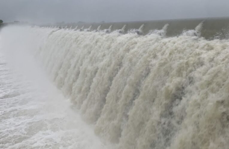 વેરી તળાવ ઓવરફલો : ગોંડલ માં ધોધમાર વરસાદના પગલે શહેરની ગોંડલી નદી ગાંડીતુર બની, નીચાણવાળા ગામો ને એલર્ટ કરવામાં આવ્યા.