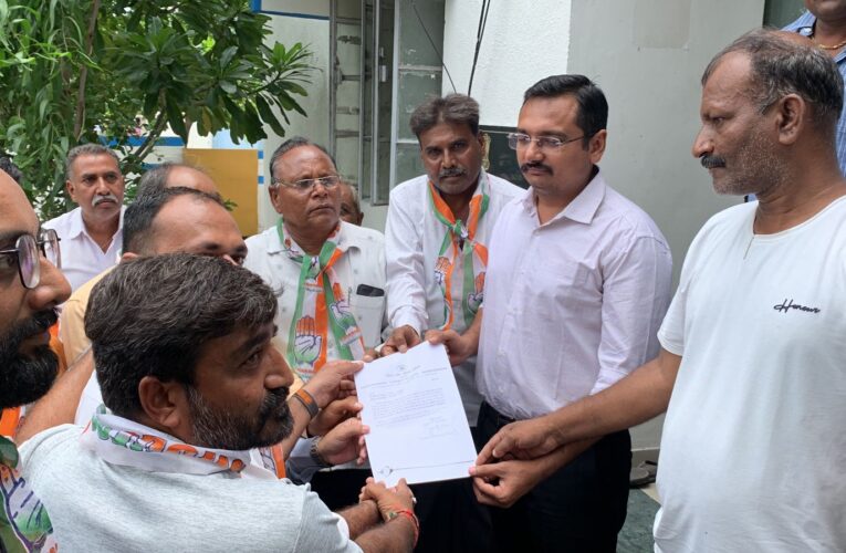 ગોંડલ શહેર કોગ્રેસએ દારૂની રેલમછેલ ના મુદે તાલુકા પોલીસ સ્ટેશન ખાતે ધરણાં યોજી આવેદનપત્ર પાઠવ્યું.