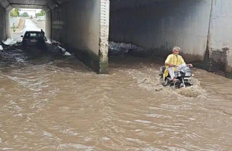 ઉમવાડા અંડરબ્રિજ માં ત્રણ ફુટ પાણી ભરાયા:વાહનવ્યવહાર ઠપ્પ:રાહદારીઓ પરેશાન થયા.