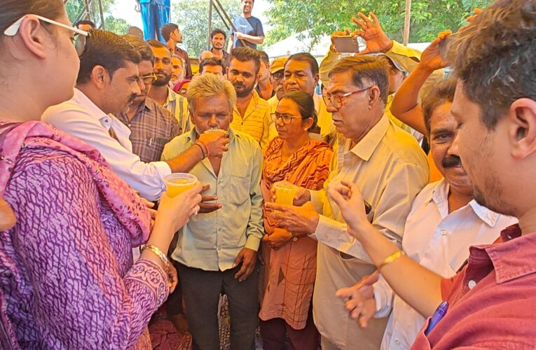 ખડવંથલી ના મેઘવાળ સમાજ ના આંદોલન માં એકબાજુ ઉપવાસીઓ એ પારણા કર્યા તો બીજી બાજુ એક યુવાને શરીર પર કેરોસીન છાટ્યુ અને ત્રણ યુવાનો એ ફીનાઇલ પીધુ:ઉપવાસી છાવણી મા સર્જાયો અફડાતફડીનો માહોલ:પરિસ્થિતિ કાબુ મા લેવા તંત્ર ને પરસેવો છુટી ગયો.