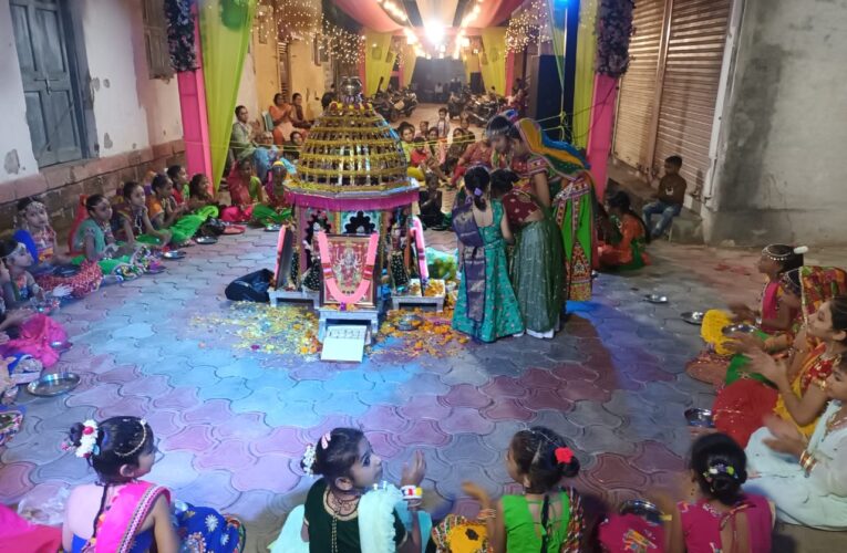 Gondal- ગોંડલ મહારાજા સર ભગવતસિઁહજી એ ભેટ આપેલ 107 વષૅ જુની પ્રાચિન ગરબી.