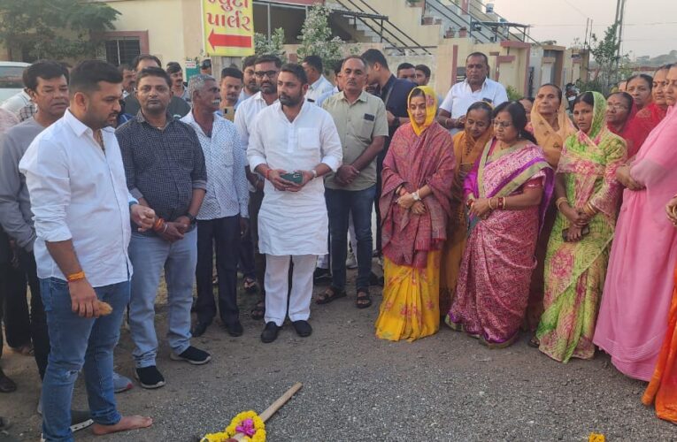 ગોંડલ શહેરના વોર્ડ નં.૩/૪ વિસ્તારમાં ધારાસભ્ય ગીતાબા જાડેજા હસ્તે ૨ કરોડ ૯૫ લાખના વિકાસ કામોના ખાતમુહૂર્ત અને લોકપર્ણ કરવામાં આવ્યા.