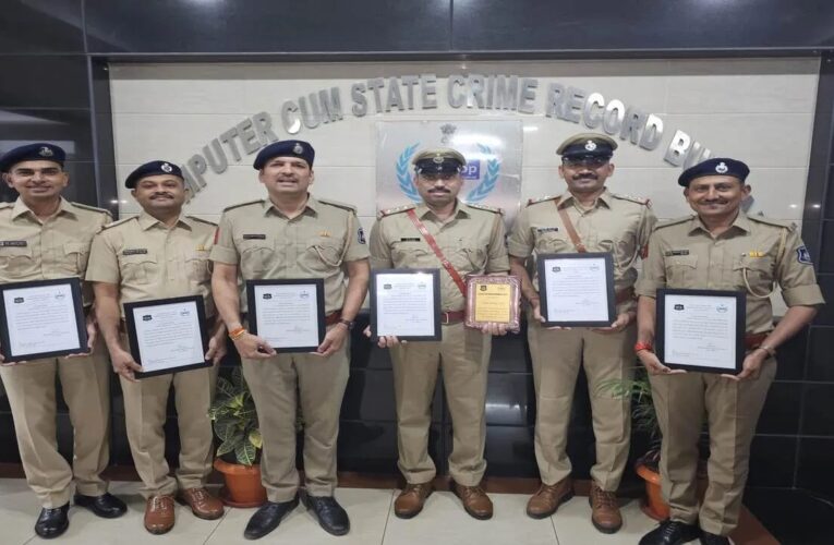 કુખ્યાત આંતરરાજ્ય ગેંગને ઝડપી પાડી 75 ગુનાઓનો ભેદ ઉકેલનાર ક્રાઇમ બ્રાન્ચની ટીમને એવોર્ડ એનાયત કરાયો.