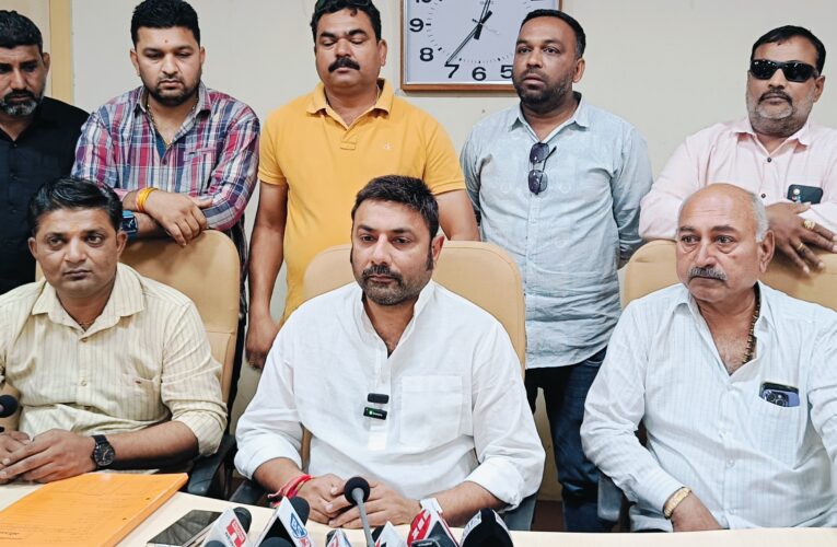 ગોંડલ ની ચકચારી ઘટના માં કારોબારી ચેરમેન રાજેન્દ્રસિંહ જાડેજા નો ખુલાસો:દરબાર વેસ્ટ કોર્પોરેશન નાં માલીક નાં આક્ષેપો વાહીયાત,પોલીસ તટસ્થ તપાસ કરે:બદનક્ષી અંગે કાનુની પગલા લેવાશે.