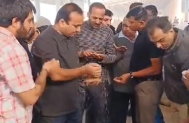 ગોંડલ માર્કેટ યાર્ડમાં મુહૂર્તના નવા ધાણાની આવકના શ્રીગણે સાથે હરાજીમાં ધાણાના ભાવ રૂપિયા ૩૬૦૦૧/-બોલાયા.