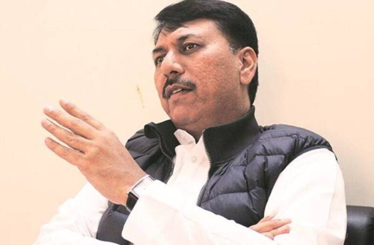 સરકારની નીતિને કારણે ગુજરાત ઉડતા ગુજરાત બનવા તરફ આગળ વધી રહ્યું છે. વર્ષ 2021 / 22 માં એમ બે વર્ષની અંદર ગુજરાતમાં 1.66 કરોડ વિદેશી દારૂની બોટલો પકડાઈ છે, એ જ રીતે ગુજરાતમાં 23 લાખ લિટર દેશી દારૂ પકડાયો છે 12 લાખ બોટલ બીયરની પકડાઈ છે, લગભગ 4,050 કરોડ રૂપિયાનું ડ્રગ્સ પકડાયું છે. – અમિત ચાવડા.