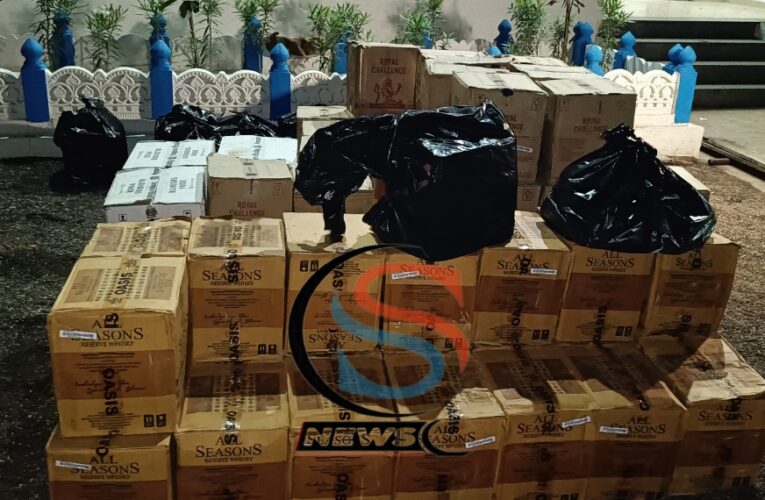 ગોંડલ નાં મોટામહીકા રોડ પર વિદેશી દારુ નાં જથ્થા સાથે છોટા હાથી જડપાયુ:બે શખ્સો સાથે રુ.૭,૭૬,૨૦૦ નો મુદ્દામાલ જપ્ત કરતી તાલુકા પોલીસ.