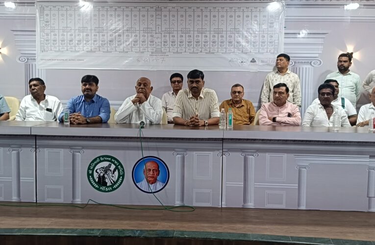 ગોંડલ માર્કેટિંગ યાર્ડ ખાતે 30 દુકાનની જાહેર હરાજી કરવામાં આવી : એક દુકાનનો ઉંચો ભાવ રૂપિયા 85 લાખ બોલાયો : હરાજીની તમામ રૂપિયાની આવક યાર્ડના વિકાસના કામોમાં વાપરવામાં આવશે.