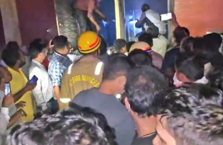 ઝાંસી મેડિકલ કોલેજના ચિલ્ડ્રન વોર્ડમાં ભીષણ આગ, 10 બાળકોના મોત, 40નું રેસ્ક્યું.