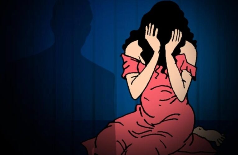 ગોંડલ-પતિને છોડીને પ્રેમી સાથે રહેતી યુવતીને પ્રેમીએ ઘરમાંથી કાઢી મુકતા યુવતીએ પ્રેમી સામે લગ્ન ની લાલચ આપી દુષ્કર્મ કર્યા ની પોલીસ માં ફરિયાદ કરી.