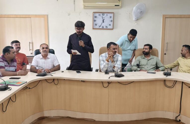 ભારત સરકાર નાં સેવા શુસાસન અને ગરીબ કલ્યાણ નાં 11 વર્ષ પુર્ણ થવા નાં અવસરે વિવિધ આયોજન માટે શહેર ભાજપ ની બેઠક મળી:શહેર ભાજપ ને મજબુત બનાવવા નો કોલ આપતા શહેર ભાજપ પ્રમુખ સમીરભાઈ કોટડીયા.