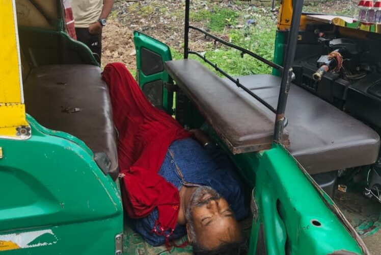 ગોંડલ નાં કંટોલીયા રોડ પર ઓટોરીક્ષા માં મૃતહાલત માં ચાલકનો મૃતદેહ મળી આવ્યો: બિમારી ને કારણે મોત નિપજ્યુ.