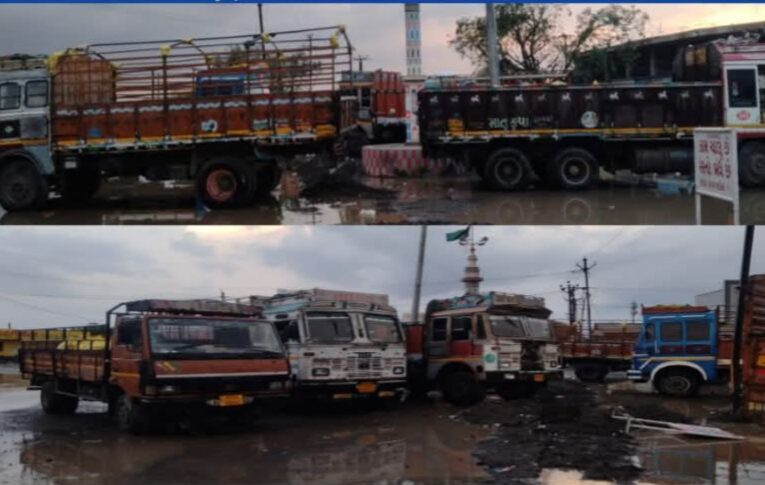 ગોંડલ ના મોવિયા રોડ ઉપર રેતી ચોકમાં ટ્રકવાળાઓ ની દાદાગીરી: રેસીડેન્સી એરીયાના લોકોને ચાલવું બન્યું મુશ્કેલ.