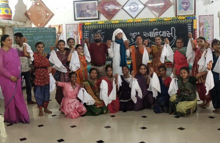 વીર નર્મદ દક્ષિણ ગુજરાત યુનિવર્સિટી, સુરત સંલગ્ન અને ગાંધી વિદ્યાપીઠ, વેડછી સંચાલિત સ્નાતક અધ્યાપન મંદિર, બી.એડ્. કોલેજ, વેડછીમાં રક્ષાબંધન પર્વની અને વિશ્વ આદિવાસી દિવસની ઉજવણી કરવામાં આવી.