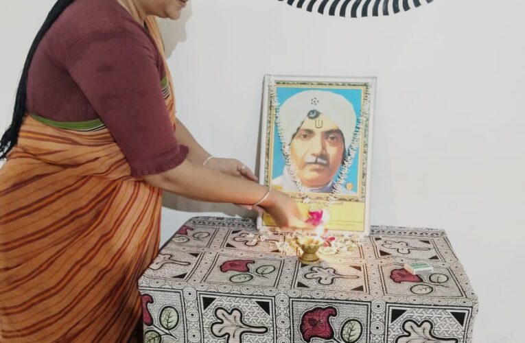 સ્નાતક અધ્યાપન મંદિર, બી.એડ્. કોલેજ, વેડછીમાં રાષ્ટ્રીય શાયર ઝવેરચંદ મેઘાણીની જન્મજયંતિ નિમિત્તે ભાવાંજલિ, પુષ્પાંજલિ અને શબ્દાંજલિનો ત્રિવેણી સંગમ થયો.