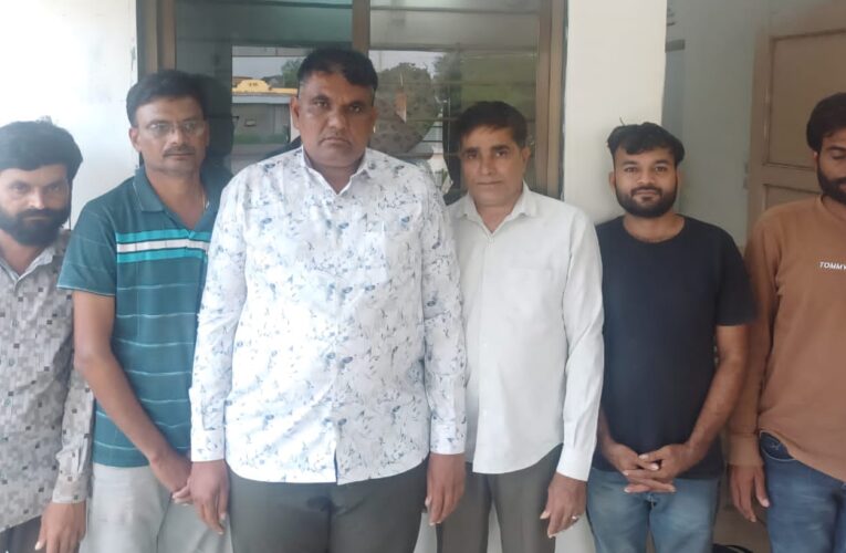 સુલતાનપુર પીઆઇના વિસ્તારમાં જુગાર રમતા ૬ જુગારીઓ ને ૫.૬૧.૦૦૦/-ના મુદ્દામાલ સાથે એલસીબી એ ઝડપી પાડ્યા.