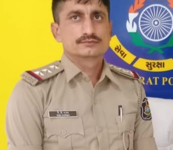 ગોંડલમાં લગ્નની લાલચ આપી પરિણીતા પર દુષ્કર્મ આચરવામાં આવ્યું પ્રેમીએ જ લગ્નનું વચન તોડી શારીરિક શોષણ કર્યાનો આરોપ:બીજી બાજુ ભોગ બનનારના સાક્ષી સાથે પી.આઈ.ખાચર સહિતના પોલીસે મારમાર્યો હોવાની વિગતો પ્રકાશમાં આવી.